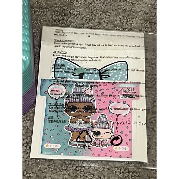 LOL Surprise Deluxe Sprinkles Doll & Pet Present Surprise Sprin-Claws pet kitten - Picture 3 of 4